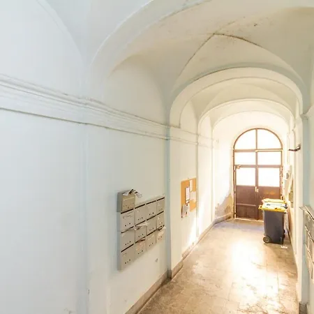 Cozy Gallery Loft In Garam Street By Nw *